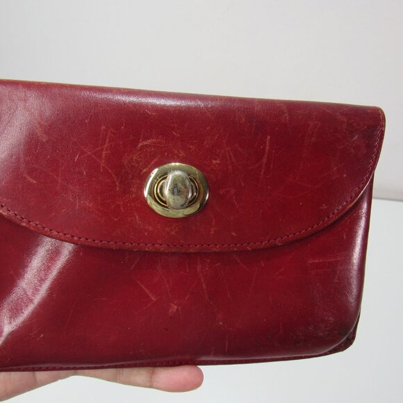 Hobo International Cluth Card Wallet Red Leather Turn Lock Gold Hardware Classic - Picture 4 of 8